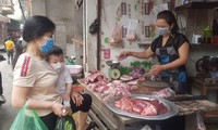 Sau chỉ đạo giảm giá, thịt lợn tại chợ truyền thống và siêu thị vẫn cao