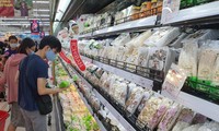 Nhiều siêu thị mở cửa trở lại sớm phục vụ nhu cầu mua sắm của nhân dân.