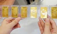 Giá vàng tăng dựng đứng, áp sát 76 triệu đồng/lượng