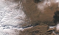 Choáng ngợp với hình ảnh tuyết bao phủ sa mạc Sahara