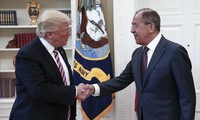 Tổng thống Donald Trump và Ngoại trưởng Nga Sergey Lavrov trong cuộc gặp tại Nhà Trắng hôm 10/5. Ảnh: Tass