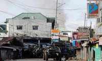 Quân đội Philippines tuần tra tại thành phố Marawi. Ảnh: Reuters