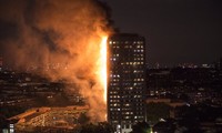 Tòa nhà 27 tầng cháy ngùn ngụt, cư dân hoảng loạn vì mắc kẹt