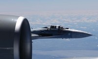 Mỹ tung ảnh trinh sát cơ RC-135 bị Su-27 Nga áp sát 
