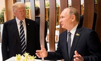 Tổng thống Trump và Tổng thống Putin trò chuyện trong lễ khai mạc Hội nghị Thượng đỉnh G20 tại Hamburg (Đức) hôm 7/7. Ảnh: Reuters