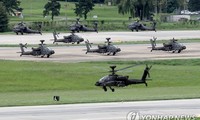 Trực thăng Apacha cất cánh từ căn cứ quân sự Mỹ tại Seoul trong khuôn khổ cuộc tập trận Ulchi-Freedom Guardian. Ảnh: Yonhap