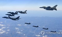 Cận cảnh ‘quái vật’ B-1B và ‘ác điểu’ F-22 ném bom ở Hàn Quốc
