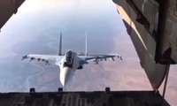 Cận cảnh Su-30SM của Nga liều lĩnh áp sát vận tải cơ tại Syria