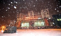 Sân Old Trafford đang hứng chịu đợt tuyết rơi dày