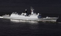 Tàu chiến Trung Quốc. Ảnh: Reuters