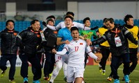 Khoảnh khắc ăn mừng của Văn Thanh sau cú sút luân lưu cuối cùng, mang về chiến thắng cho đội tuyển Việt Nam. Ảnh: AFC
