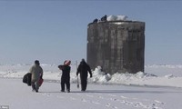 Mục kích tàu ngầm Mỹ chọc thủng băng, ngoi lên ở Bắc Băng Dương