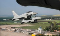 Tiêm kích Typhoon của Anh hộ tống máy bay vận chuyển tại Romania hồi tuần trước. Ảnh: AP