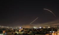 Tên lửa Mỹ tấn công Syria hôm 14/4. Ảnh: AP