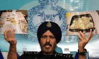 Lãnh đạo cơ quan điều tra tội phạm thương mại – ông Amar Singh trong cuộc họp báo ngày 27/6. Ảnh: AFP