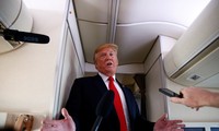 Ông Trump trả lời phóng viên trên chiếc Không lực Một hôm 29/6. Ảnh: Reuters
