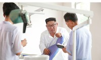 Ông Kim Jong-un thất vọng khi thăm nhà máy thiết bị y tế