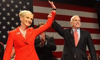Thượng nghị sĩ John McCain và phu nhân. Ảnh: Getty
