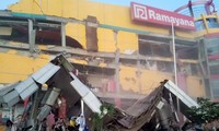 Nhiều công trình bị hư hại sau trận động đất. Ảnh: Twitter