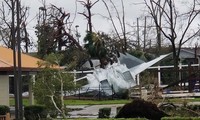 Căn cứ không quân Mỹ tan hoang vì bị bão ‘quái vật’ tấn công