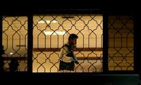 Nhân viên pháp y Thổ Nhĩ Kì làm việc tại lãnh sự quán Ả Rập Saudi tối 15/10. Ảnh: Reuters