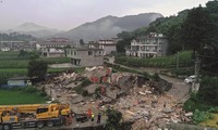 Trận động đất khiến nhiều công trình bị hư hại. Ảnh: AP
