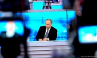 Ông Putin tham gia cuộc hỏi-đáp trực tiếp. Ảnh: Sputnik