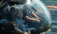 Tổng thống Nga Vladimir Putin xuống đáy biển bằng tàu lặn. Ảnh: Sputnik