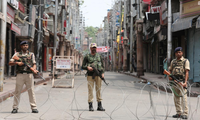 Binh sĩ Ấn Độ canh gác ở Jammu ngày 5/8. Ảnh: Reuters