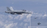 Cuộc chạm trán giữa Su-27 Nga và F-18 Thổ Nhĩ Kỳ nhìn từ máy bay Nga. Ảnh cắt từ video