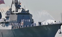 Khu trục hạm USS Nitze. Ảnh: Reuters
