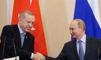 Tổng thống Nga Vladimir Putin và Tổng thống Thổ Nhĩ Kỳ Recep Tayyip Erdogan. Ảnh: AP