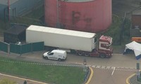 Hiện trường vụ phát hiện chiếc container chứa 39 thi thể ở Essex (Anh). Ảnh: Sky News