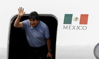 Cựu Tổng thống Bolivia Evo Morales đến Mexico tị nạn. Ảnh: Reuters