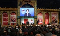 Lãnh đạo Hezbollah, Sayyed Hassan Nasrallah, phát biểu qua màn hình trong sự kiện tưởng nhớ Qassem Soleimani, người đứng đầu Lực lượng Quds, đã thiệt mạng trong cuộc không kích tại sân bay Baghdad. Ảnh: Reuters