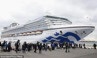 Số người nhiễm virus corona trên du thuyền bị cách ly ở Nhật Bản tăng gấp đôi