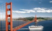 Tàu Grand Princess đi qua San Francisco. Ảnh: Princess Cruise