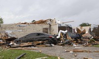 Lốc xoáy khiến một ngôi nhà ở Monroe (bang Louisiana) bị hư hỏng. Ảnh: AP