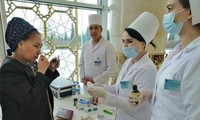 Biện pháp kiểm dịch tại một sự kiện ở Turkmenistan. Ảnh: Newscentralasia