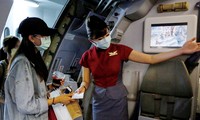 Hành khách lên chuyến bay giả ở Đài Loan. Ảnh: Reuters