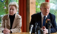 Ông Trump và chị gái Maryanne Trump Barry hồi năm 2008. Ảnh: The Guardian