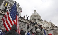 Cảnh hỗn loạn ở Điện Capitol. Ảnh: Reuters