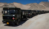 Xe chở nhiên liệu của Ấn Độ ở khu vực tranh chấp. Ảnh: Reuters