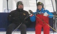 Ông Putin rủ Tổng thống Belarus đi trượt tuyết, lái mô tô