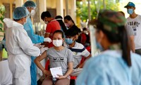 Người dân Campuchia tiêm vắc xin. Ảnh: Khmer Times