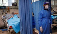 Bệnh nhân COVID-19 ở Ấn Độ. Ảnh: Reuters