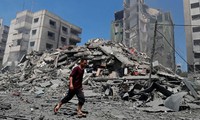 Một tòa nhà ở thành phố Gaza bị phá hủy bởi hỏa lực Israel. Ảnh: AP