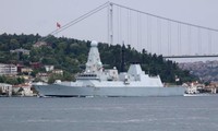 Tàu HMS Defender trên đường đến Biển Đen. Ảnh: Reuters
