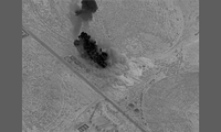 Hình ảnh cuộc không kích mới nhất của Mỹ nhằm vào khu vực biên giới Iraq - Syria. Ảnh: RT