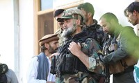 Thống đốc tỉnh Logar - Abdul Rahim Qayumi chiến đấu chống lại Taliban trước khi tỉnh này thất thủ. Ảnh: Twitter